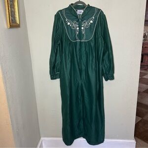 Vintage Castle Harbor House Dress or Nightgown Size Large